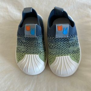 NWOT Alex and Nova Gradient Color Kids Flyknit First Walker Shoes